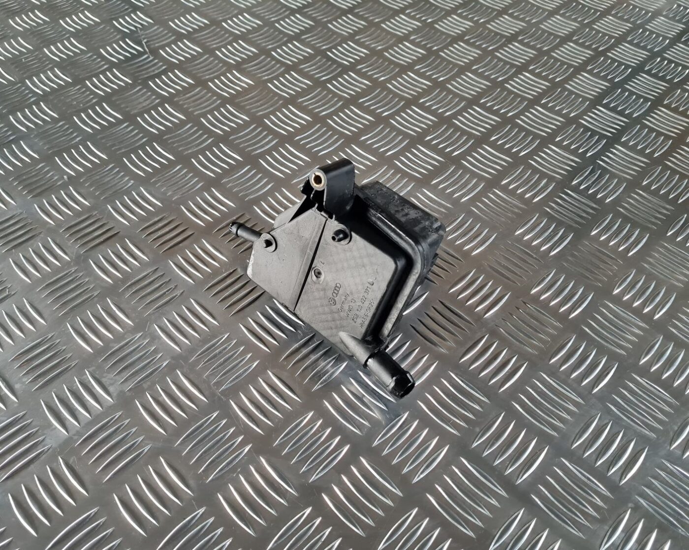 Stūres pastiprinātāja tvertne priekš VW GOLF IV 1999 1 Stūres pastiprinātāja tvertne priekš VW GOLF IV 1999