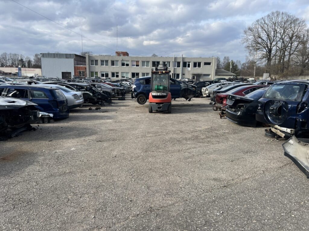 Новые и б/у автозапчасти для Audi, BMW, Volkswagen и других марок 2 Новые и б/у автозапчасти для Audi, BMW, Volkswagen и других марок 1