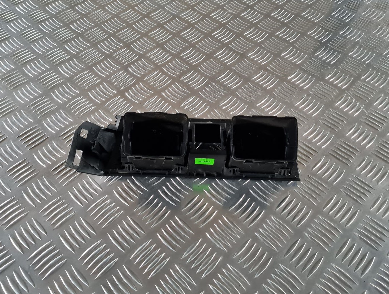 Mērinstrumentu paneļa gaisa vads, centrā priekš OPEL MERIVA 2004 5 Mērinstrumentu paneļa gaisa vads, centrā priekš OPEL MERIVA 2004