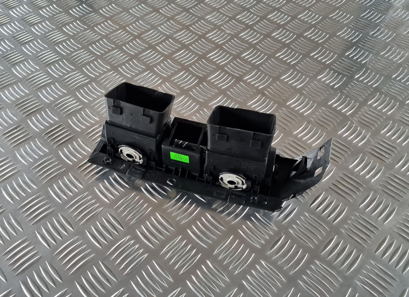 Mērinstrumentu paneļa gaisa vads, centrā priekš OPEL MERIVA 2004 4 Mērinstrumentu paneļa gaisa vads, centrā priekš OPEL MERIVA 2004