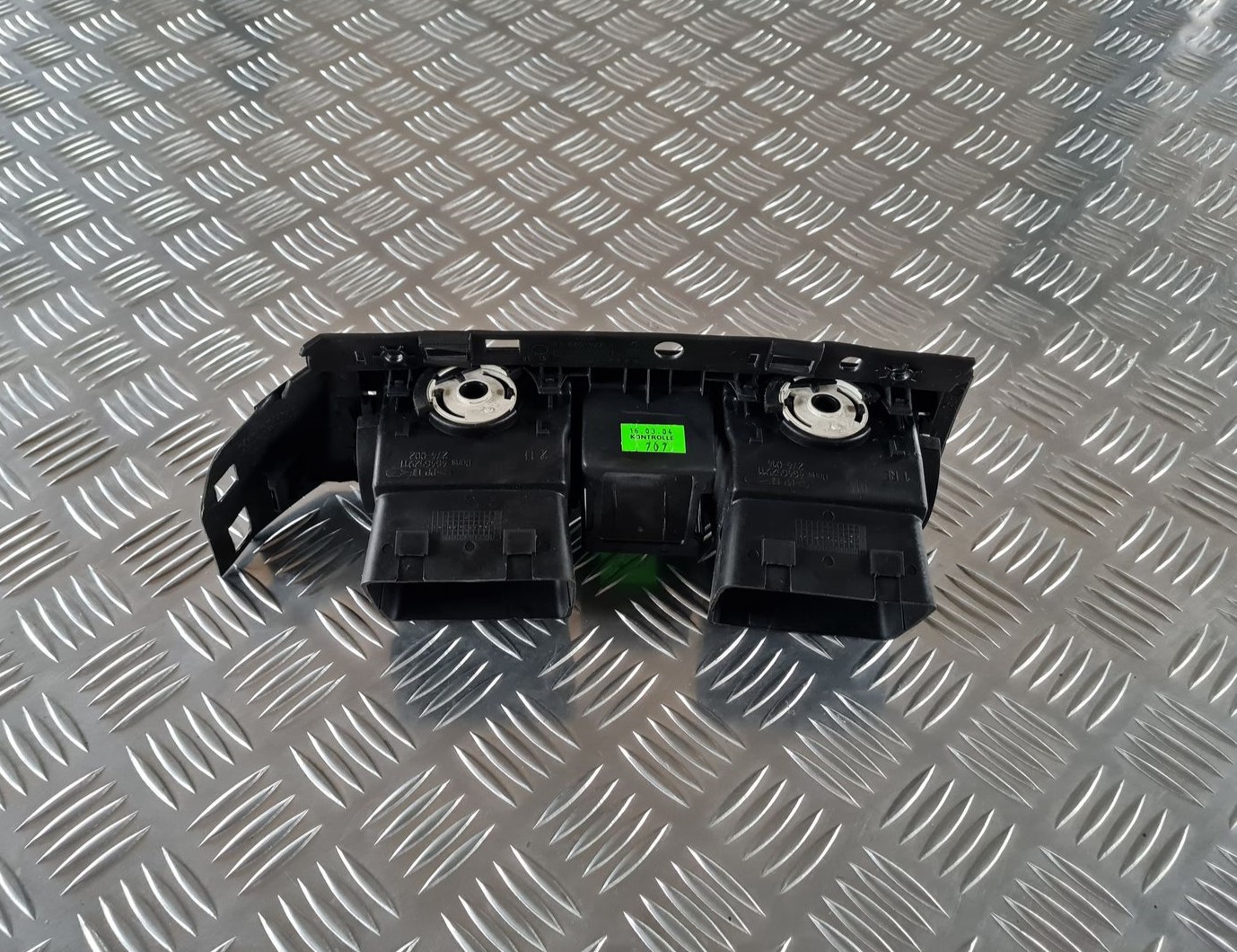 Mērinstrumentu paneļa gaisa vads, centrā priekš OPEL MERIVA 2004 3 Mērinstrumentu paneļa gaisa vads, centrā priekš OPEL MERIVA 2004