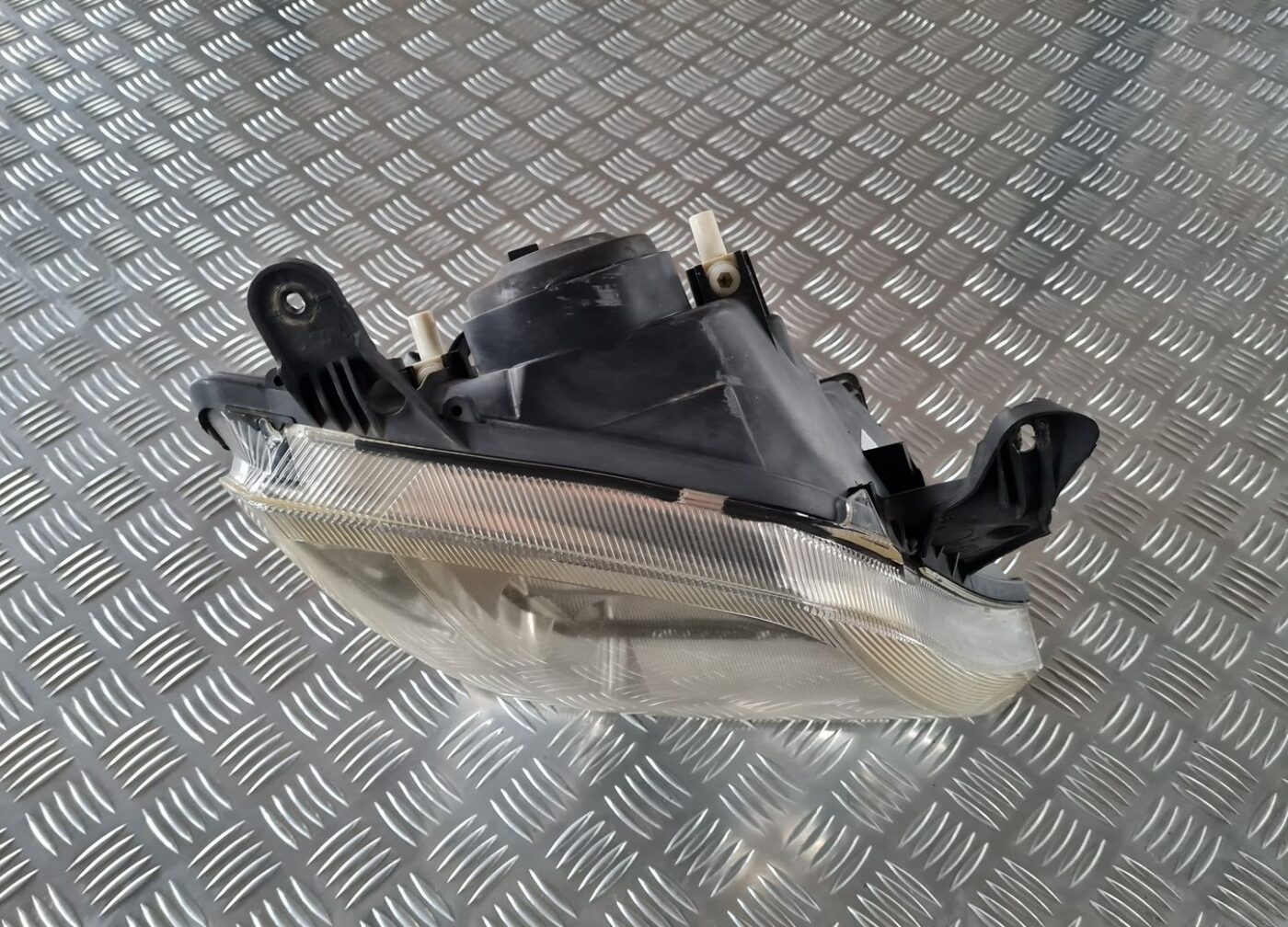 Priekšējais labais lukturis priekš OPEL MERIVA 2004 8 Priekšējais labais lukturis priekš OPEL MERIVA 2004