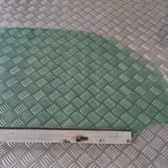 Priekšējo labo durvju stikls priekš OPEL MERIVA 2004