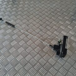 Aizmugurējo labo durvju slēdzene priekš OPEL MERIVA 2004