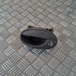 Priekšējāis kreisais durvju rokturis priekš OPEL MERIVA 2004