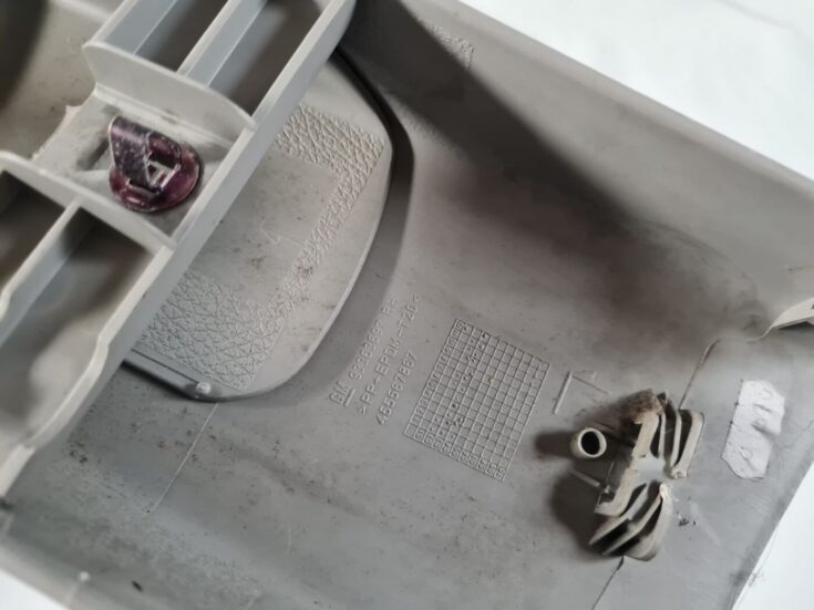 Vidējas salona statnes apdare priekš OPEL MERIVA 2004