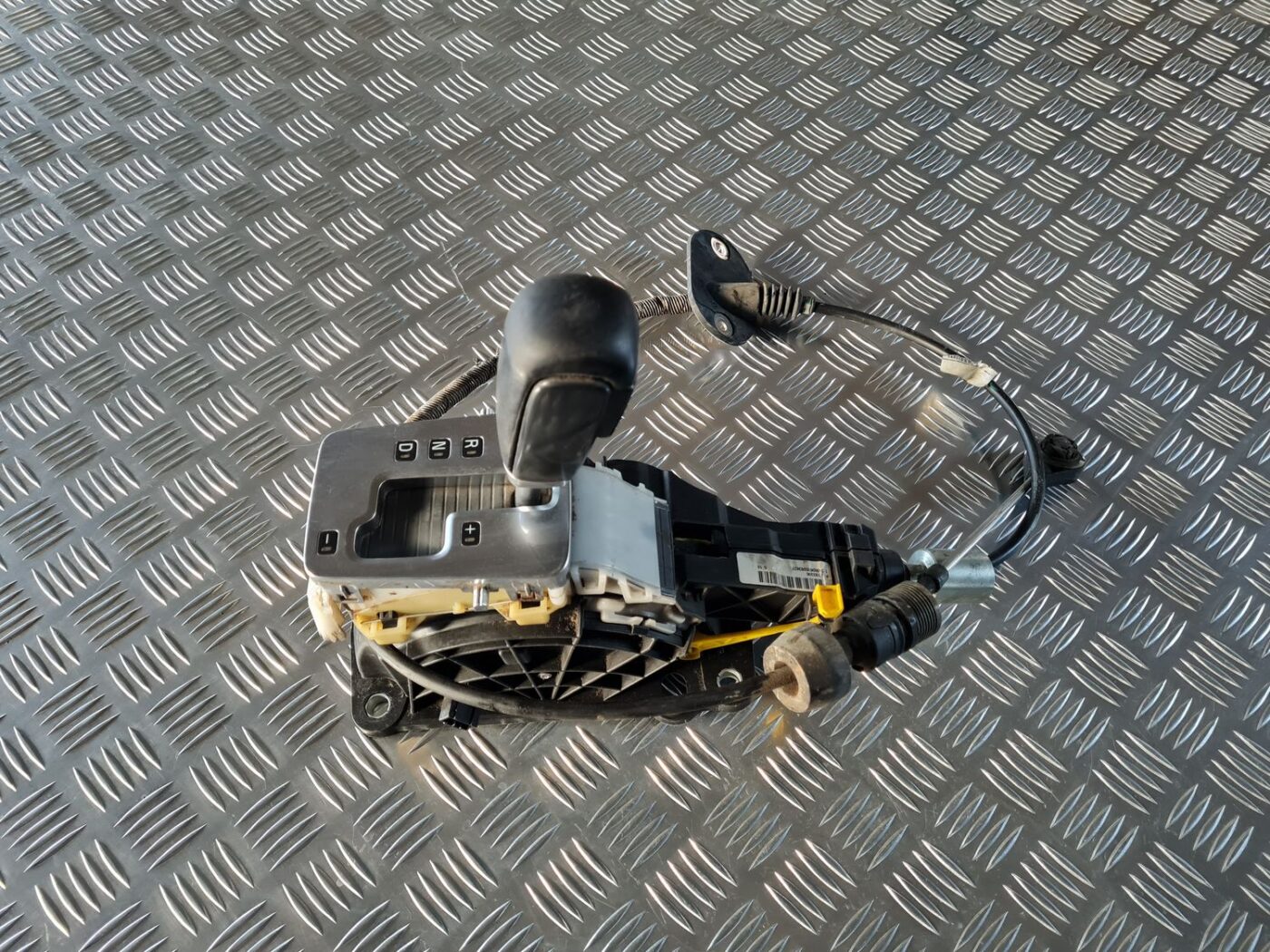 Ātrumu pārslēgšanas slēdzis priekš VOLVO S80 2007 Black 1 Ātrumu pārslēgšanas slēdzis priekš VOLVO S80 2007 Black