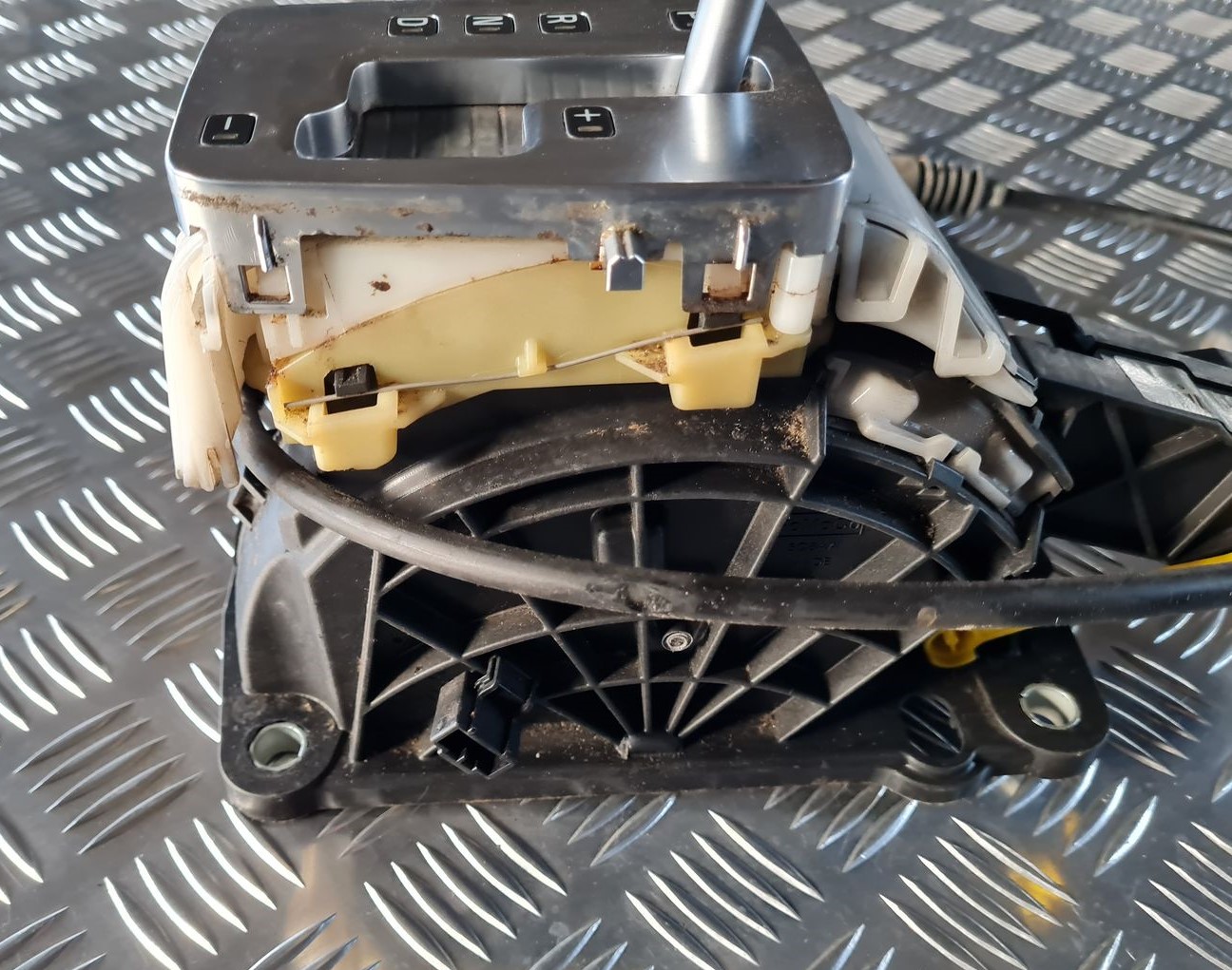 Ātrumu pārslēgšanas slēdzis priekš VOLVO S80 2007 Black 7 Ātrumu pārslēgšanas slēdzis priekš VOLVO S80 2007 Black