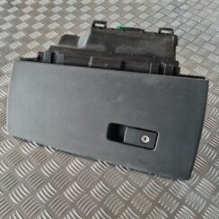 Mantu glabāšanas nodalījums pasažiera pusē priekš VOLVO S80 2007 Black