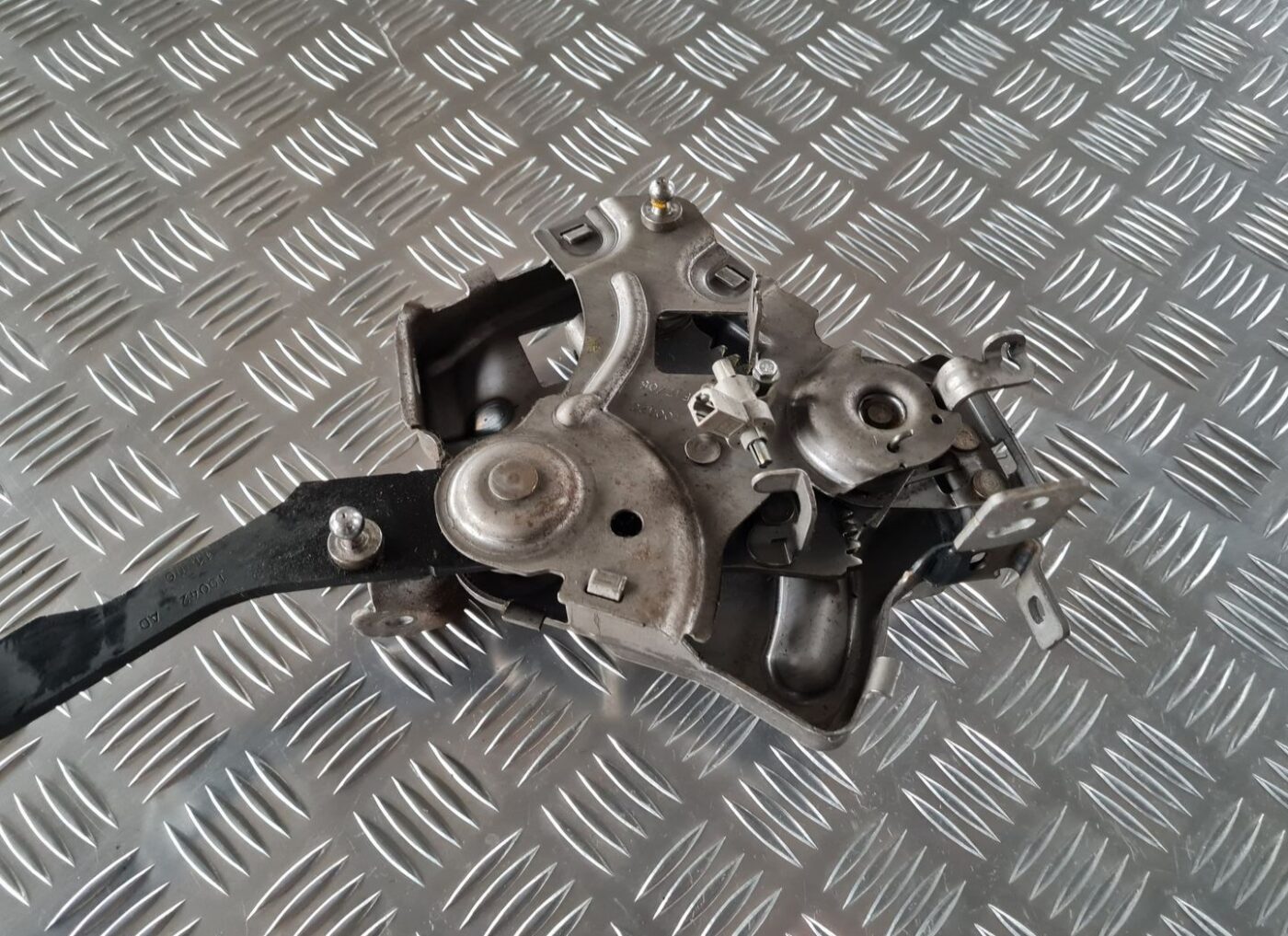 Stāvbremzes pedālis priekš VOLVO S80 2007 Black 2 Stāvbremzes pedālis priekš VOLVO S80 2007 Black