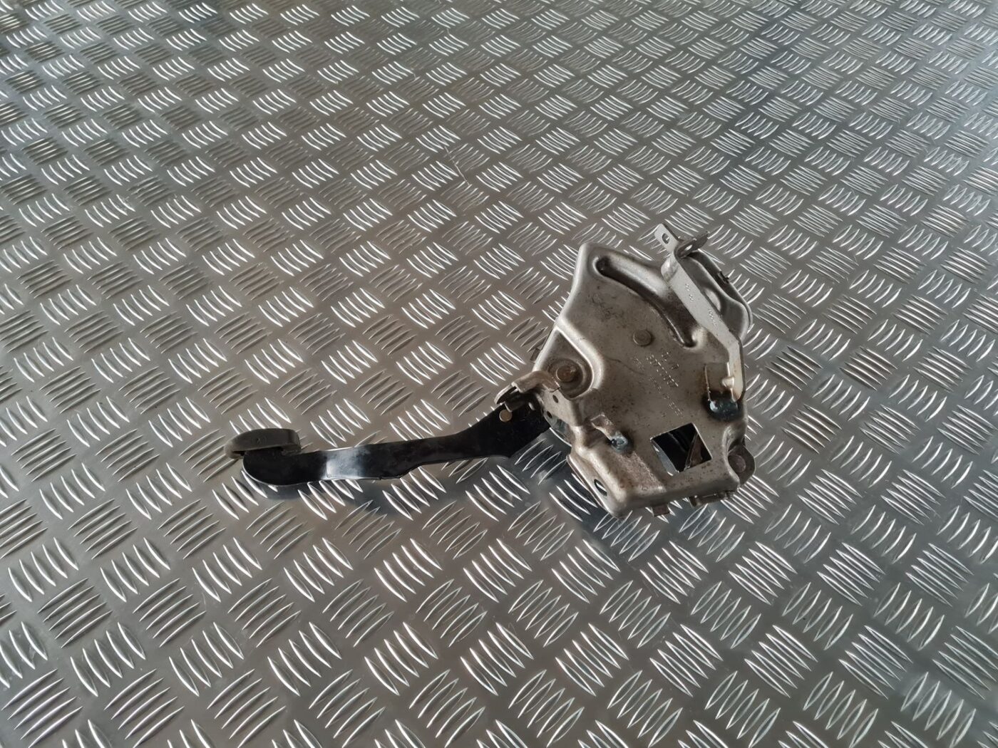 Stāvbremzes pedālis priekš VOLVO S80 2007 Black 4 Stāvbremzes pedālis priekš VOLVO S80 2007 Black