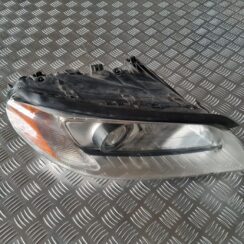 Priekšējais labais lukturis priekš VOLVO S80 2007 Black