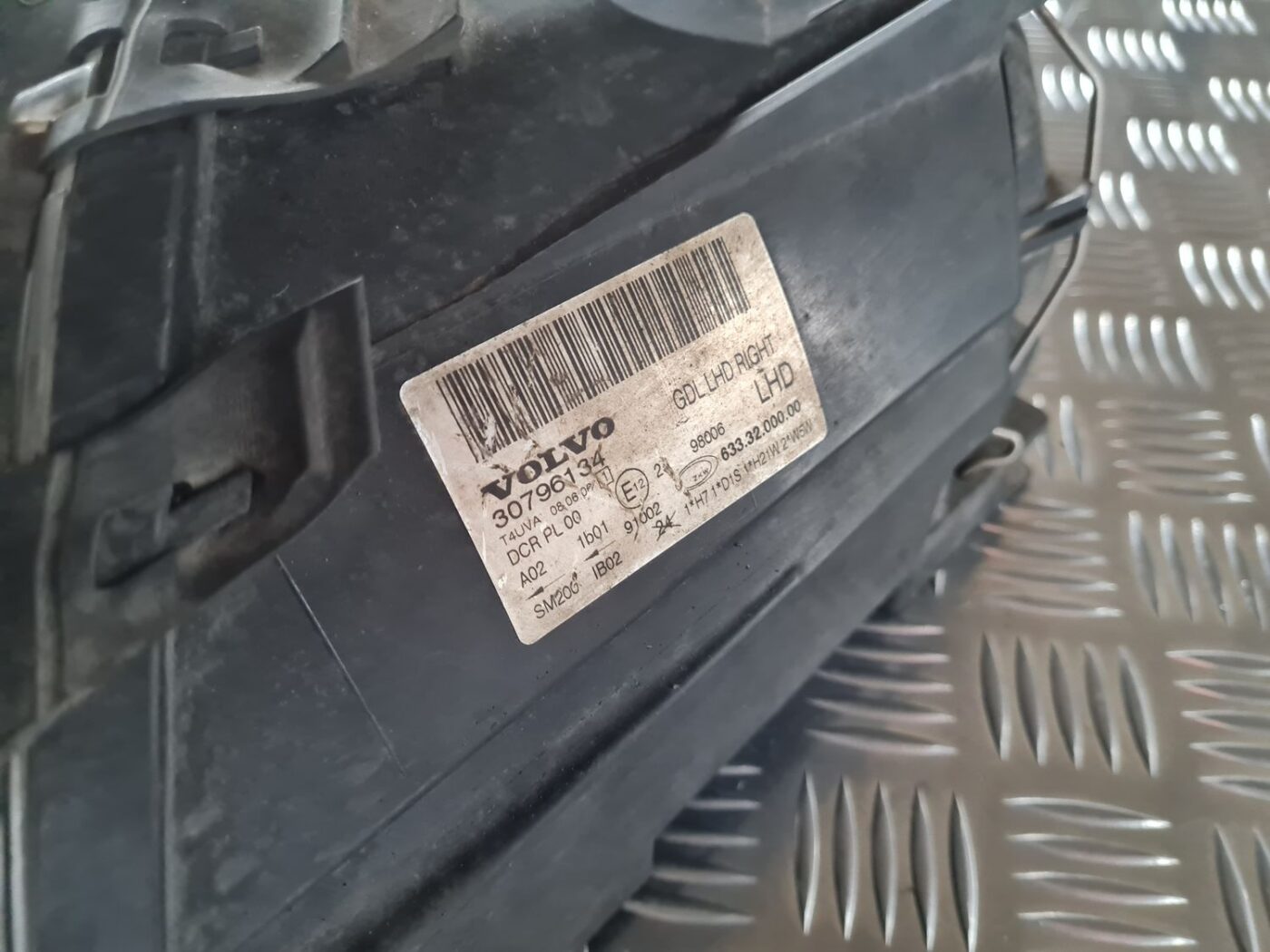 Priekšējais labais lukturis priekš VOLVO S80 2007 Black 9 Priekšējais labais lukturis priekš VOLVO S80 2007 Black