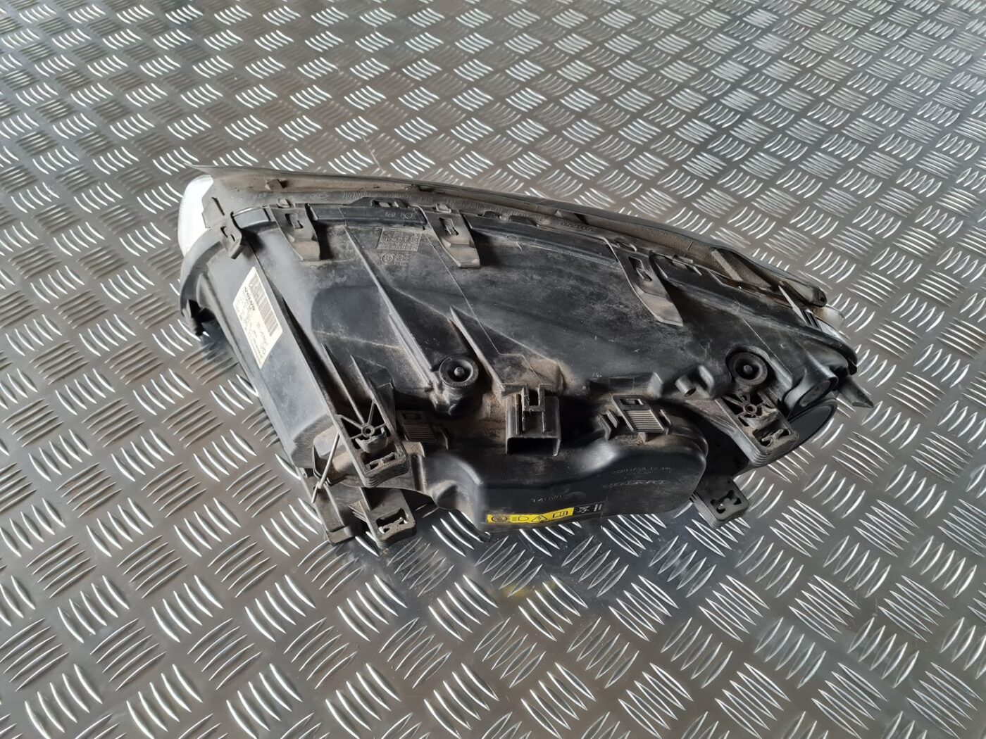 Priekšējais labais lukturis priekš VOLVO S80 2007 Black 8 Priekšējais labais lukturis priekš VOLVO S80 2007 Black