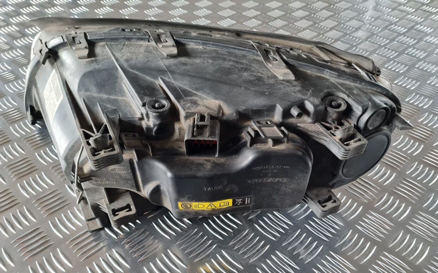 Priekšējais labais lukturis priekš VOLVO S80 2007 Black 7 Priekšējais labais lukturis priekš VOLVO S80 2007 Black