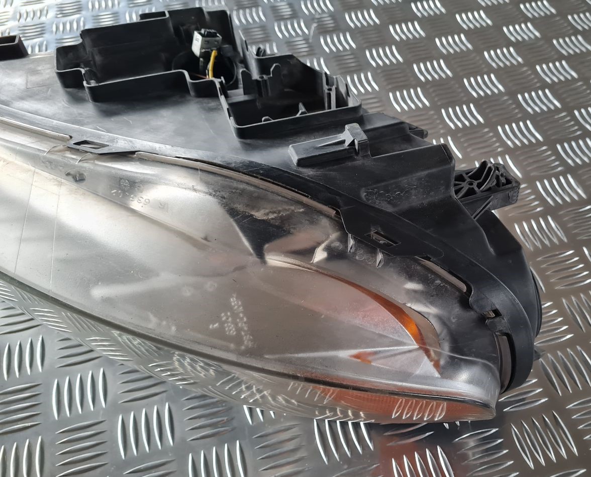 Priekšējais labais lukturis priekš VOLVO S80 2007 Black 3 Priekšējais labais lukturis priekš VOLVO S80 2007 Black