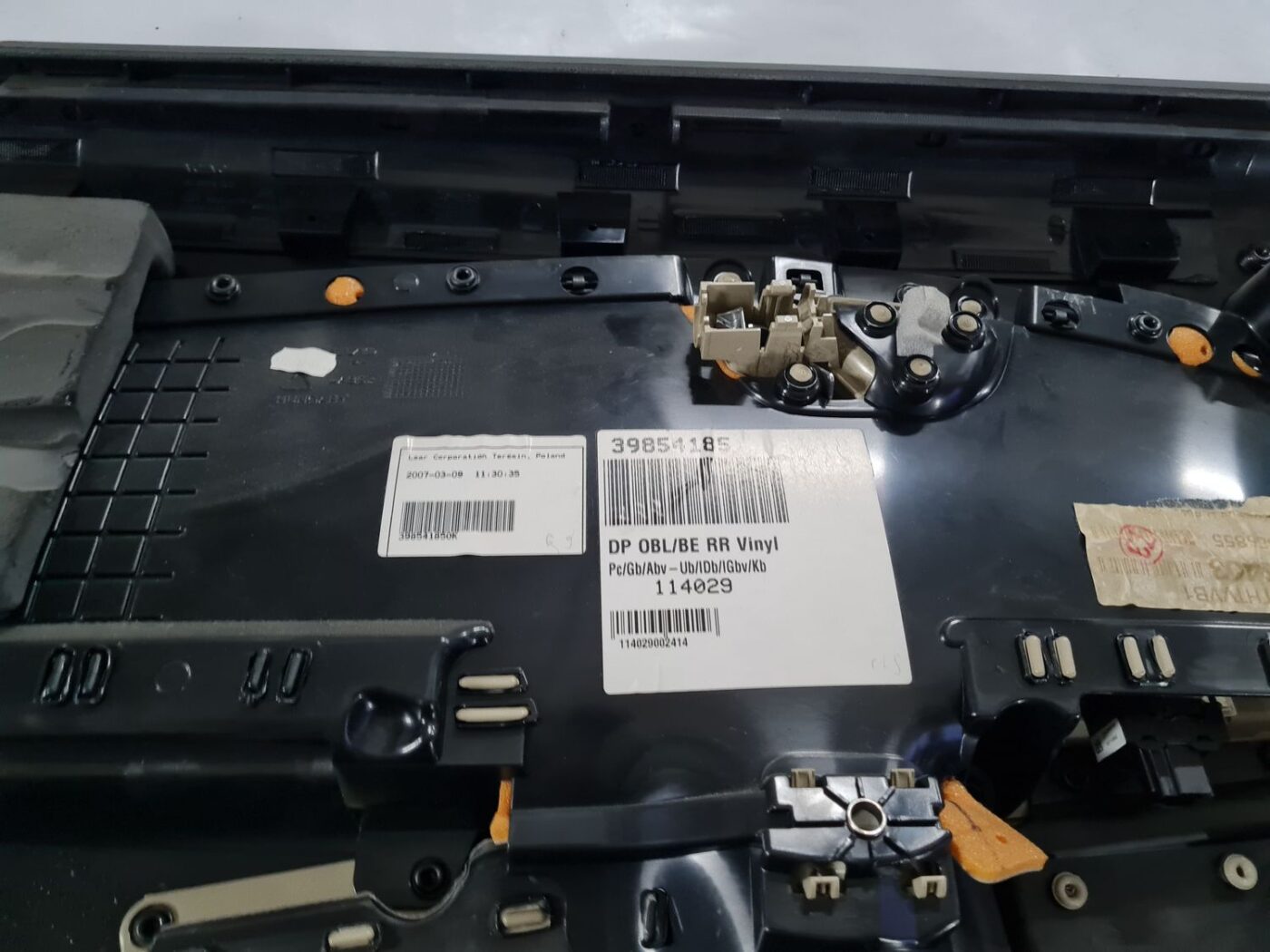 Aizmugurējo labo durvju apdare priekš VOLVO S80 2007 Black 3 Aizmugurējo labo durvju apdare priekš VOLVO S80 2007 Black