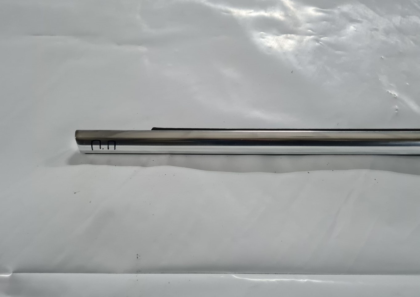 Priekšējo labo durvju moldings priekš VOLVO S80 2007 Black 2 Priekšējo labo durvju moldings priekš VOLVO S80 2007 Black