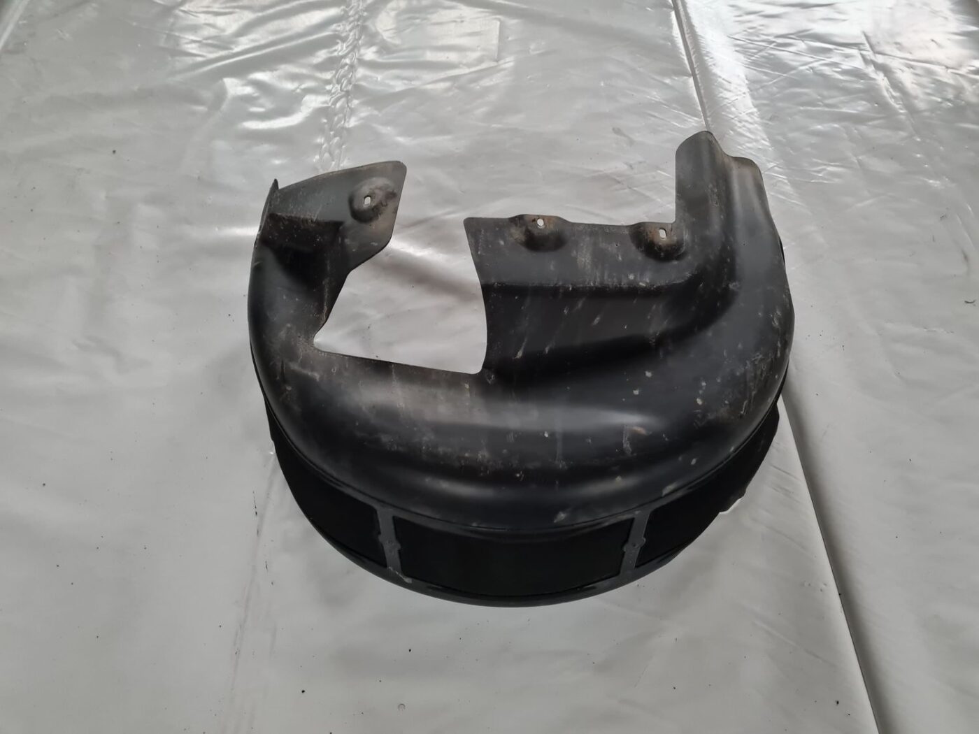 Aizmugurējais kreisais paspārns priekš VOLVO S80 2007 Black 2 Aizmugurējais kreisais paspārns priekš VOLVO S80 2007 Black