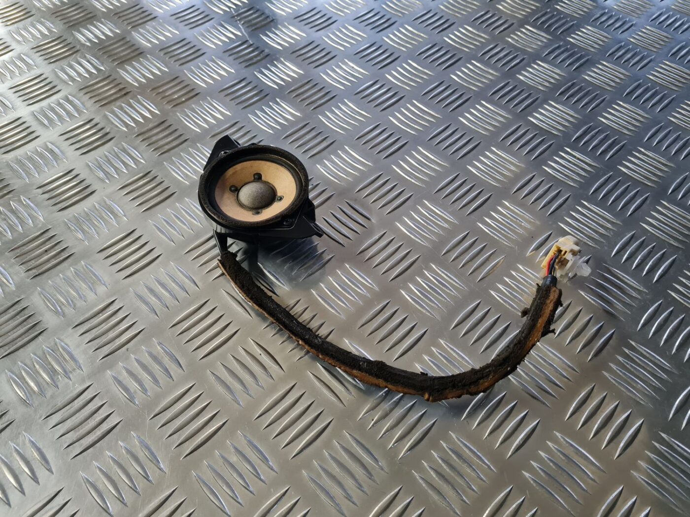 Mērinstrumentu paneļa skaļrunis priekš TOYOTA AVENSIS 2010 1 Mērinstrumentu paneļa skaļrunis priekš TOYOTA AVENSIS 2010