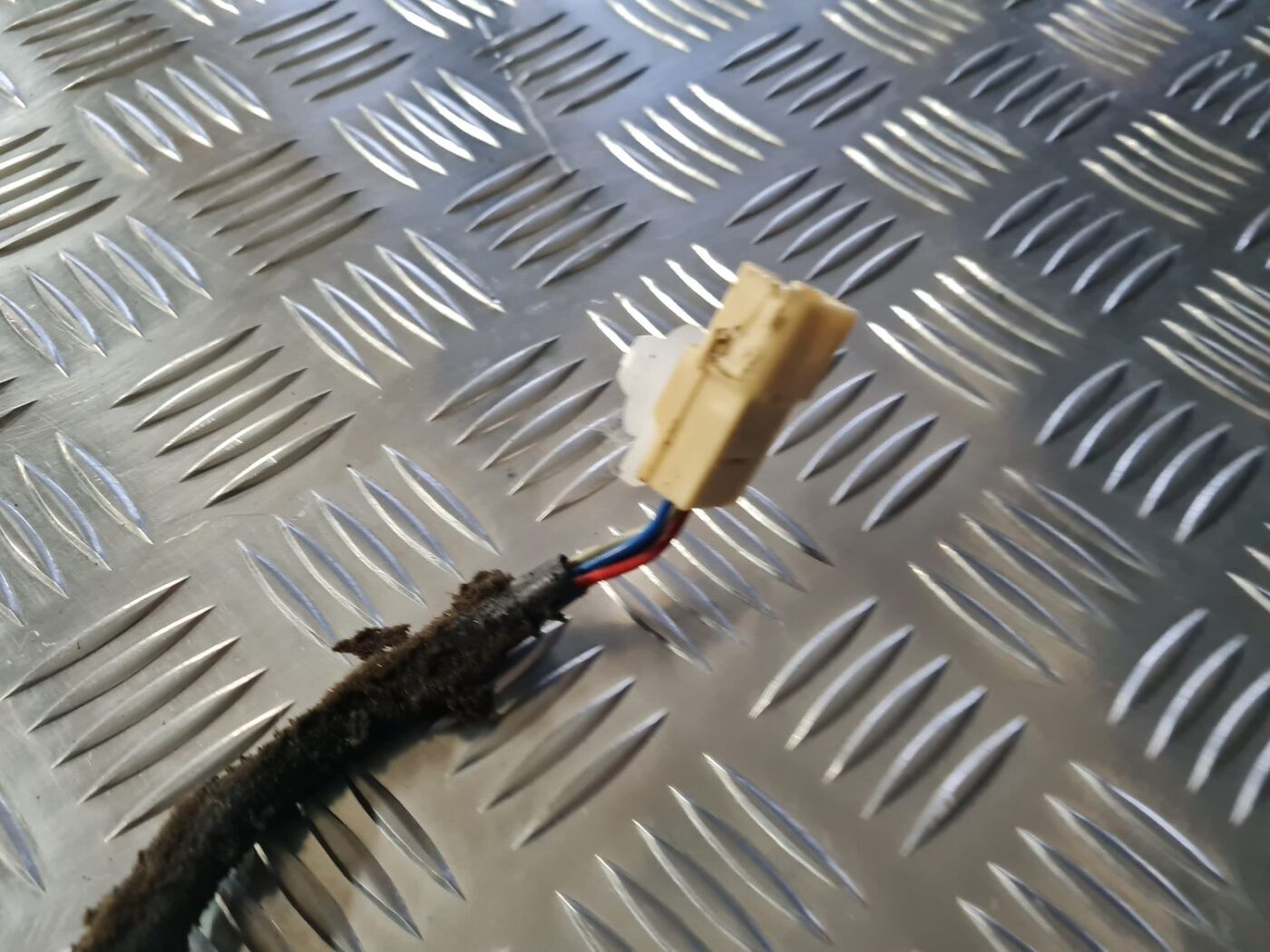 Mērinstrumentu paneļa skaļrunis priekš TOYOTA AVENSIS 2010 3 Mērinstrumentu paneļa skaļrunis priekš TOYOTA AVENSIS 2010