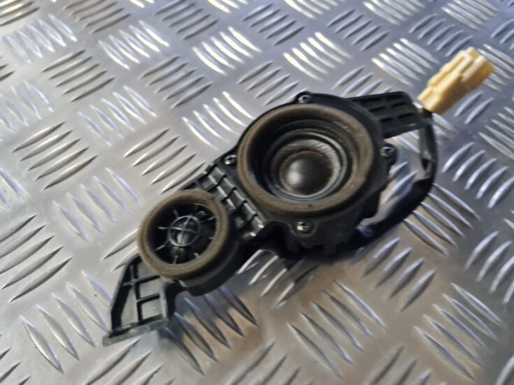 Mērinstrumentu paneļa skaļrunis priekš TOYOTA AVENSIS 2010