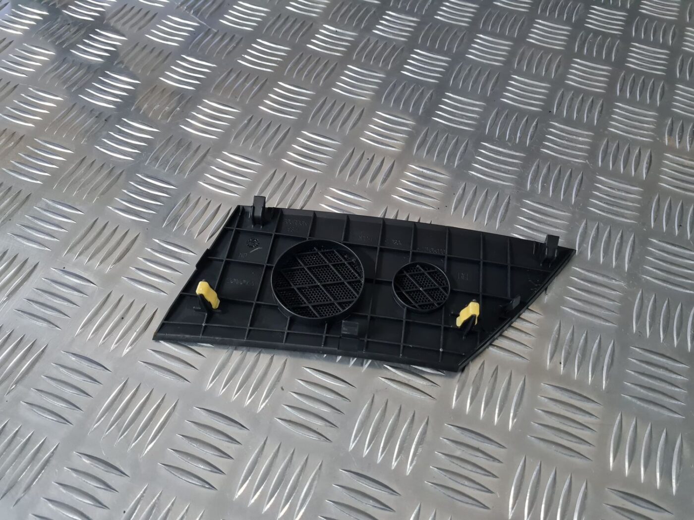 Mērinstrumentu paneļa skaļruņa apdare priekš TOYOTA AVENSIS 2010 2 Mērinstrumentu paneļa skaļruņa apdare priekš TOYOTA AVENSIS 2010