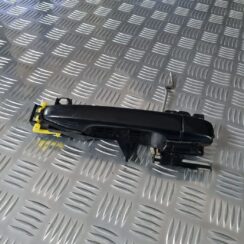 Priekšējāis labais durvju rokturis priekš TOYOTA AVENSIS 2010