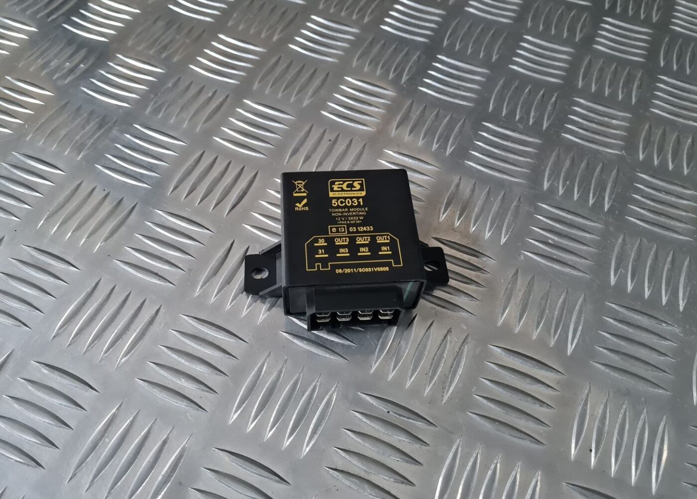 Piekabes āķa vadības bloks priekš TOYOTA AVENSIS 2010 1 Piekabes āķa vadības bloks priekš TOYOTA AVENSIS 2010