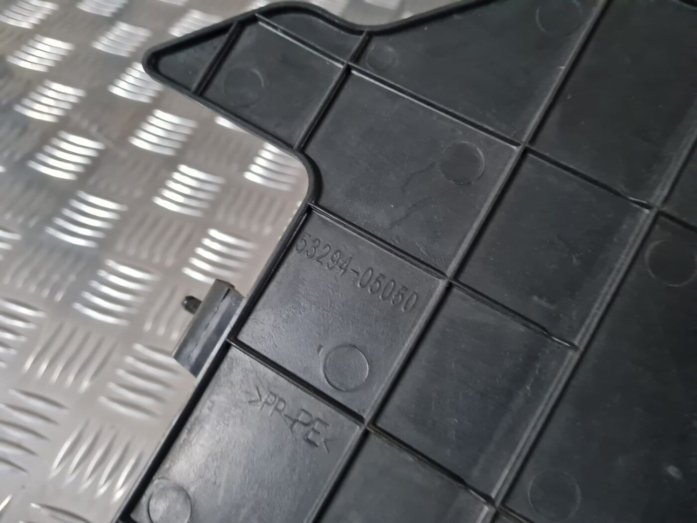 Ieplūdes gaisa deflektors/Difuzors priekš TOYOTA AVENSIS 2010 2 Ieplūdes gaisa deflektors/Difuzors priekš TOYOTA AVENSIS 2010