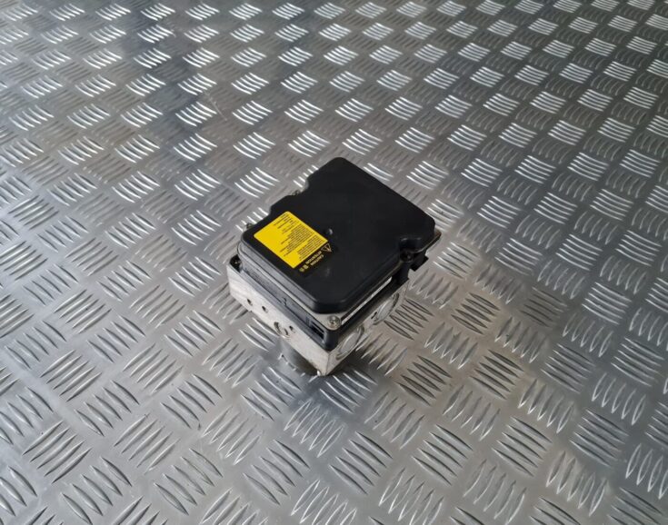 ABS bloks priekš TOYOTA AVENSIS 2010