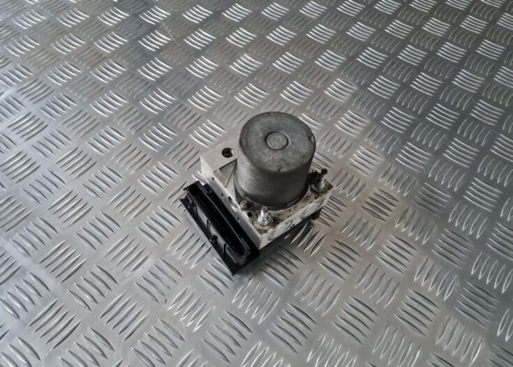 ABS bloks priekš TOYOTA AVENSIS 2010