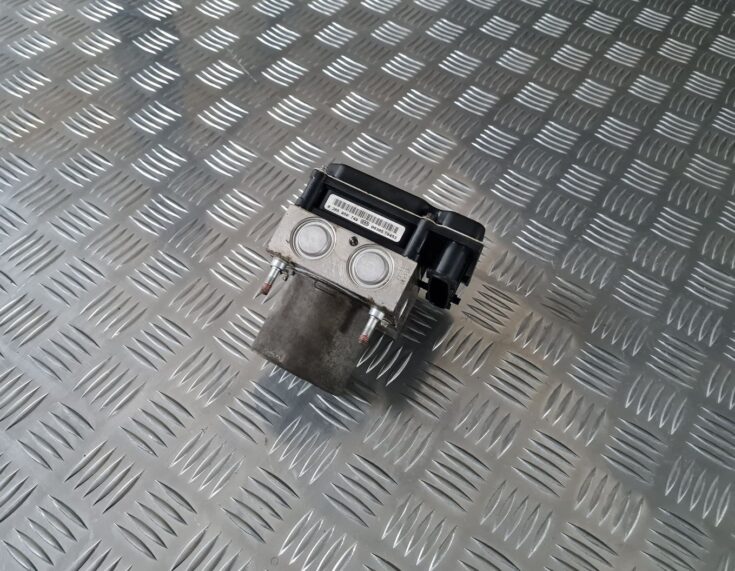 ABS bloks priekš TOYOTA AVENSIS 2010