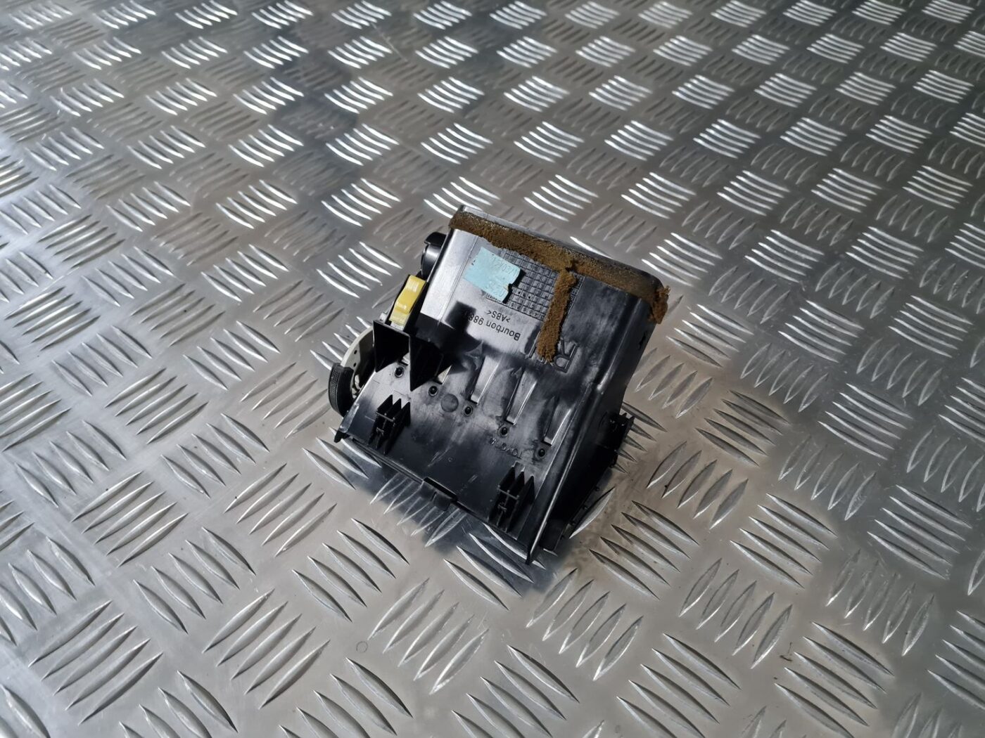 Mērinstrumentu paneļa gaisa vads, centrā priekš TOYOTA AVENSIS 2010 3 Mērinstrumentu paneļa gaisa vads, centrā priekš TOYOTA AVENSIS 2010