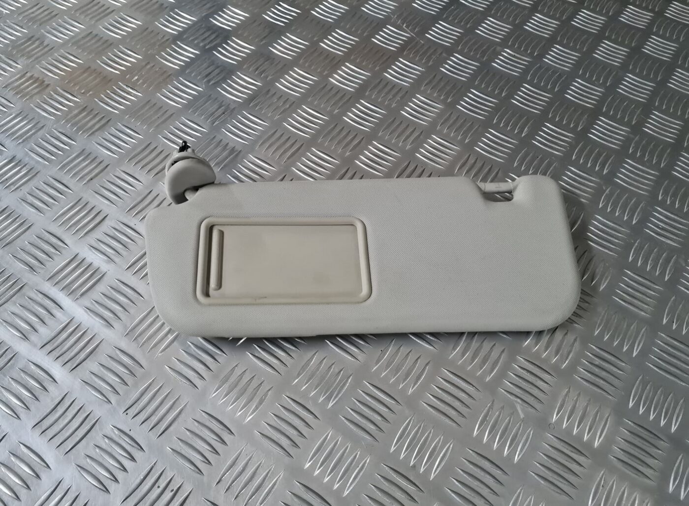 Saules aizsargs priekš TOYOTA AVENSIS 2010 1 Saules aizsargs priekš TOYOTA AVENSIS 2010