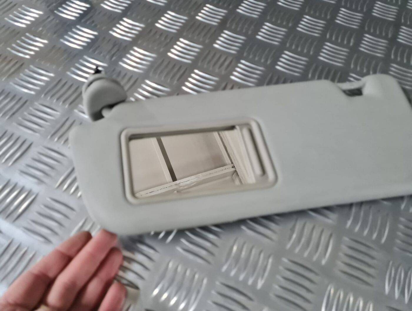 Saules aizsargs priekš TOYOTA AVENSIS 2010 2 Saules aizsargs priekš TOYOTA AVENSIS 2010