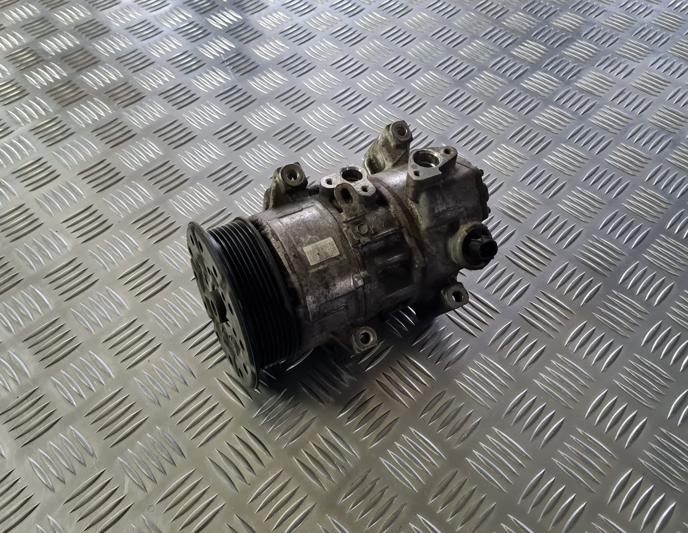 Gaisa kondicioniera kompresors priekš TOYOTA AVENSIS 2010 7 Gaisa kondicioniera kompresors priekš TOYOTA AVENSIS 2010