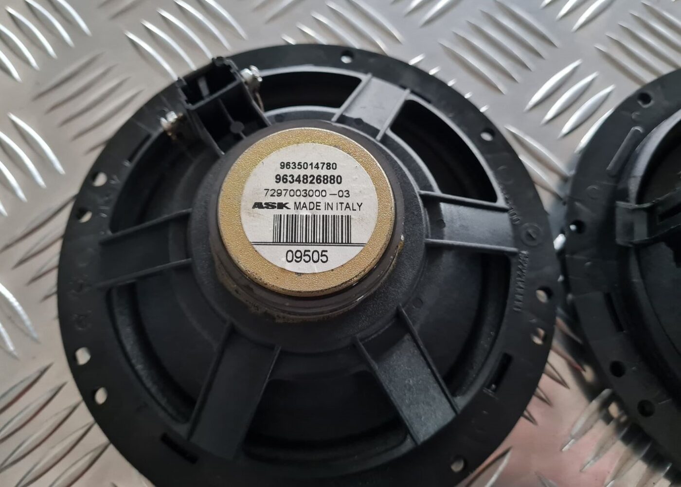 Durvju skaļrunis, apakšā priekš CITROEN C8 2005 3 Durvju skaļrunis, apakšā priekš CITROEN C8 2005