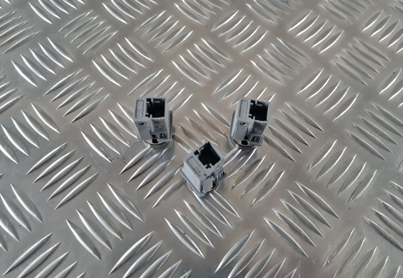 Durvju slēdzenes bloķēšanas poga priekš CITROEN C8 2005 2 Durvju slēdzenes bloķēšanas poga priekš CITROEN C8 2005