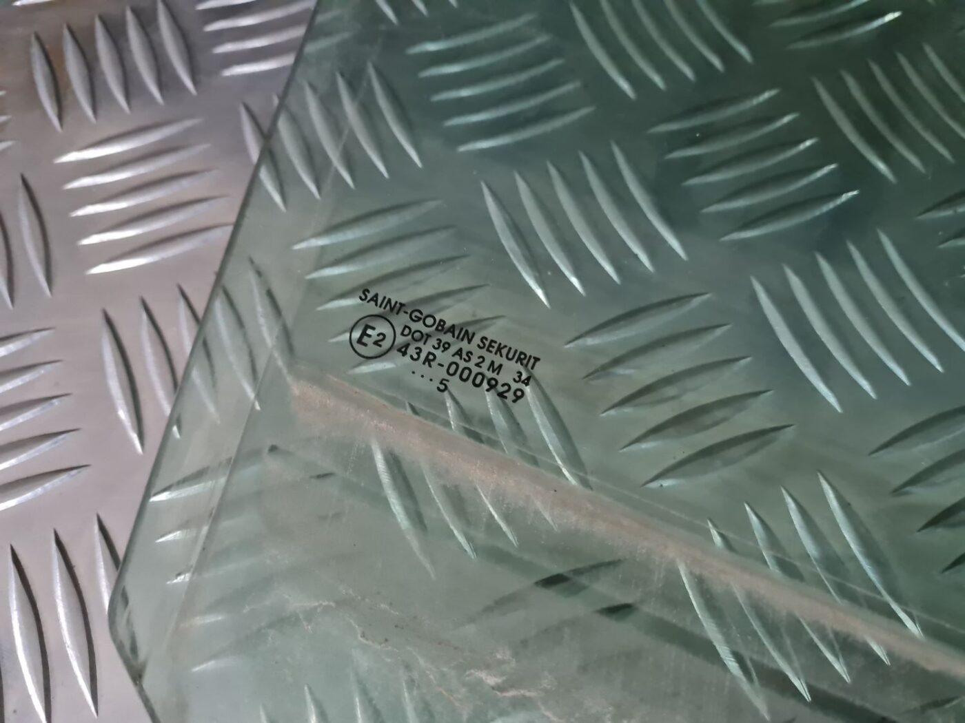 Priekšējo labo durvju stikls priekš CITROEN C8 2005 2 Priekšējo labo durvju stikls priekš CITROEN C8 2005