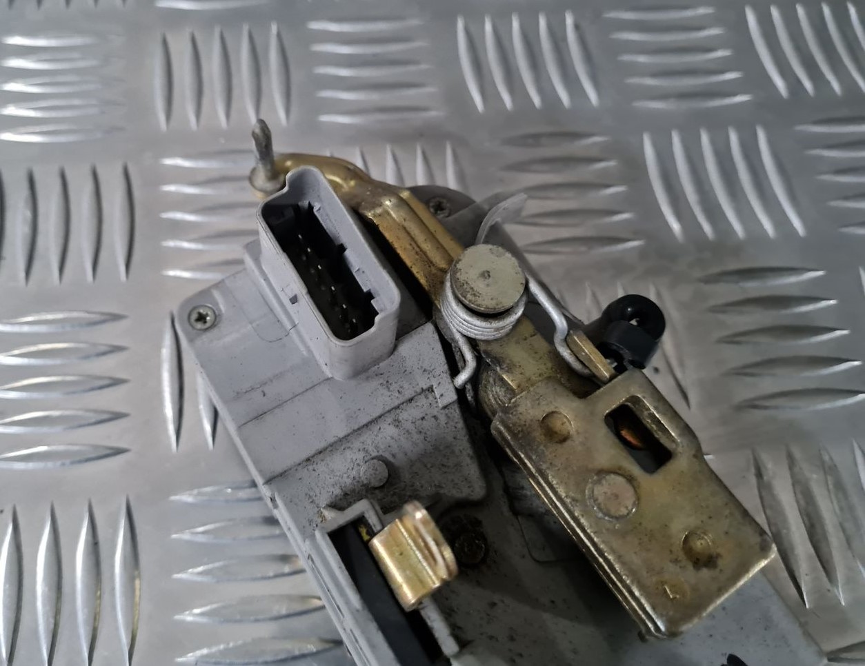 Priekšējo kreiso durvju slēdzene priekš CITROEN C8 2005 2 Priekšējo kreiso durvju slēdzene priekš CITROEN C8 2005