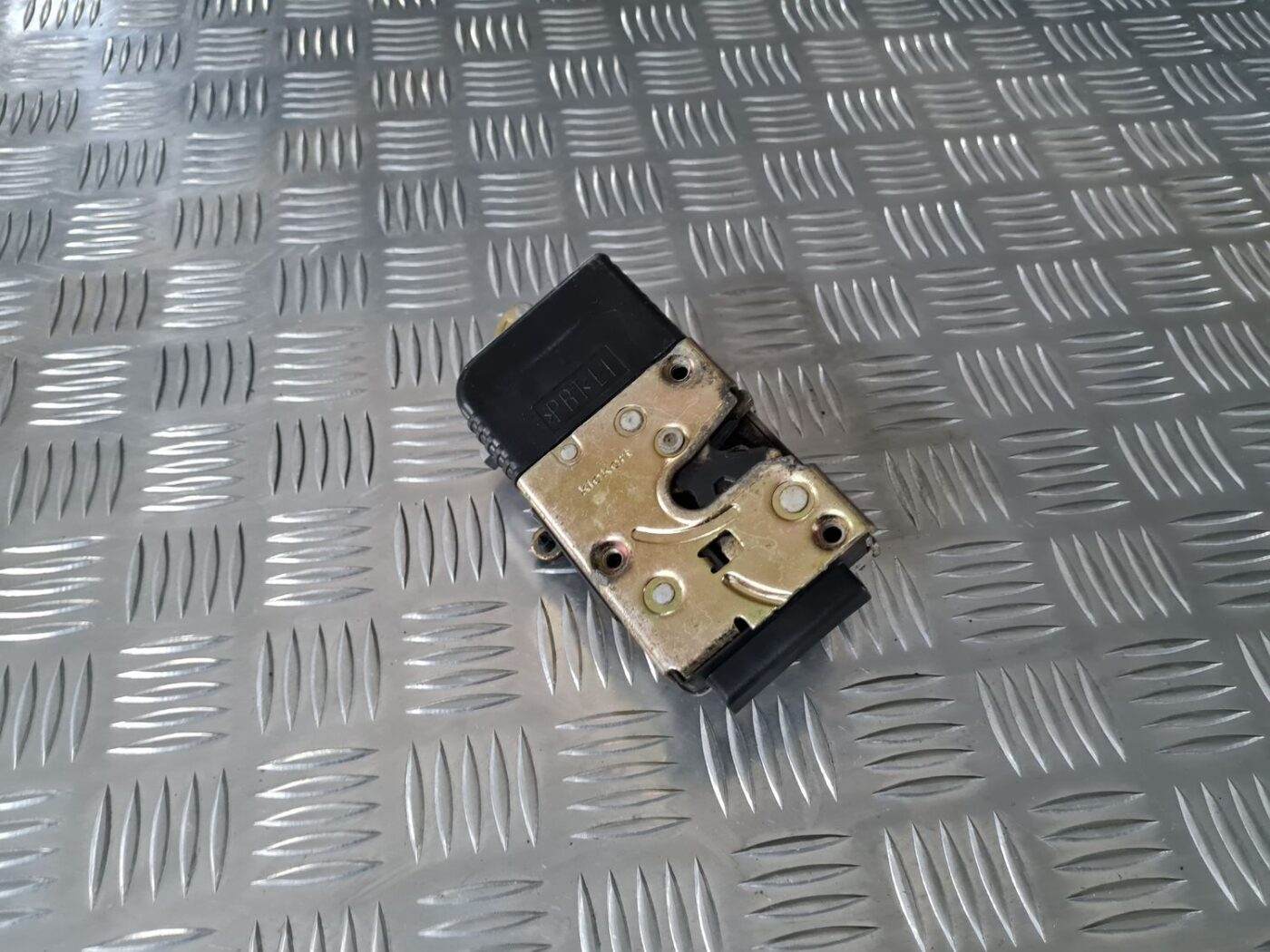 Priekšējo kreiso durvju slēdzene priekš CITROEN C8 2005 4 Priekšējo kreiso durvju slēdzene priekš CITROEN C8 2005