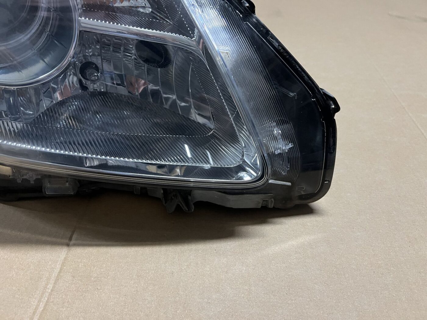 Priekšējais labais lukturis priekš TOYOTA AVENSIS 2010 9 Priekšējais labais lukturis priekš TOYOTA AVENSIS 2010