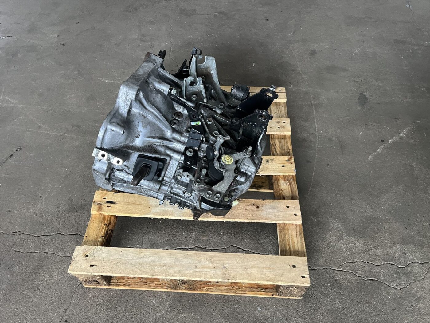 Mehāniska pārnesumkārba priekš TOYOTA AVENSIS 2010 2 Mehāniska pārnesumkārba priekš TOYOTA AVENSIS 2010