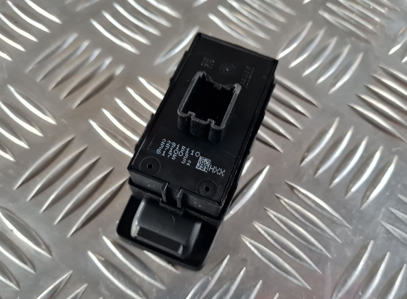 Stikla pacelšanas poga priekš OPEL INSIGNIA 2016 3 Stikla pacelšanas poga priekš OPEL INSIGNIA 2016