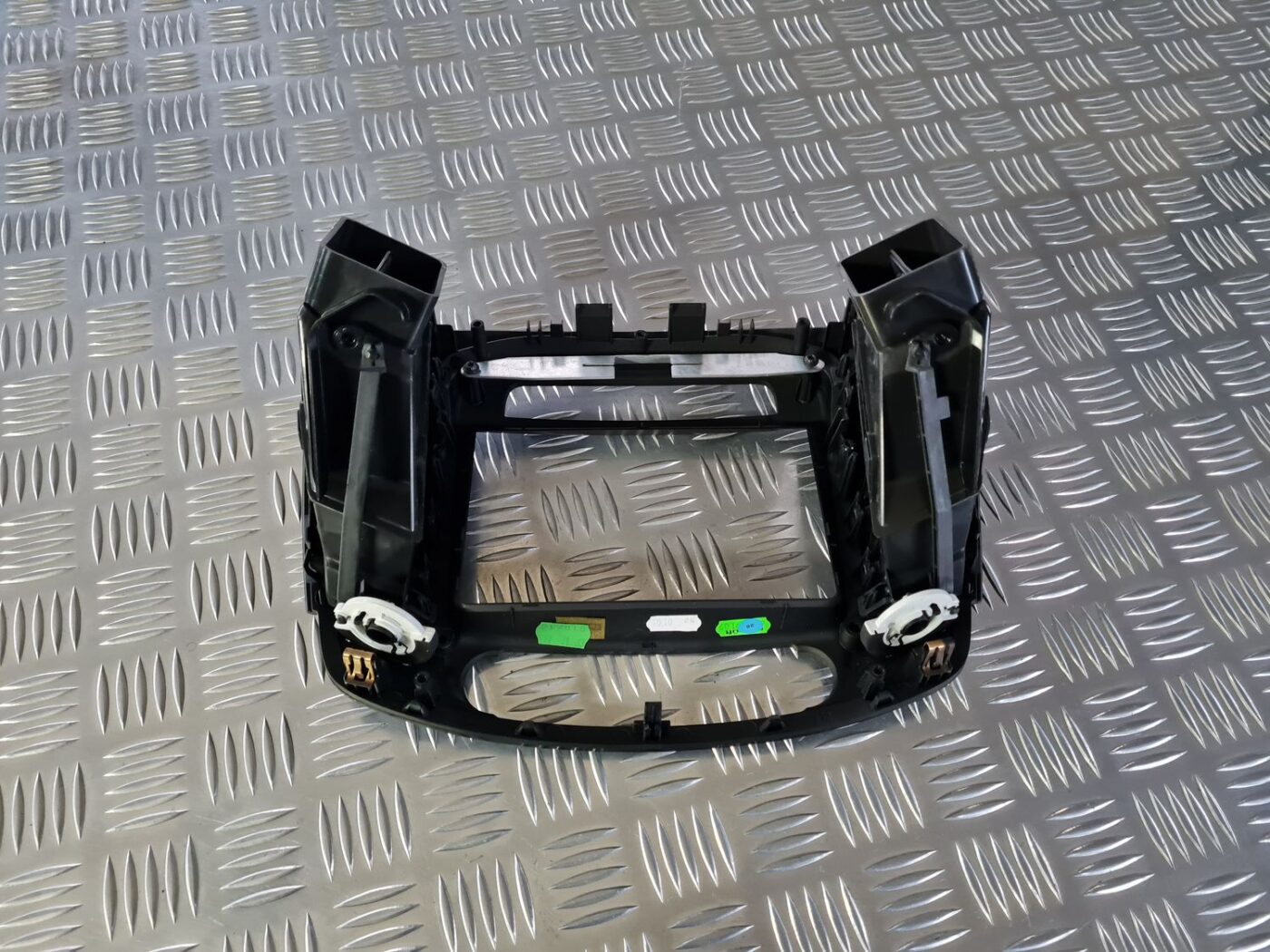 Mērinstrumentu paneļa gaisa vads, centrā priekš OPEL INSIGNIA 2016 6 Mērinstrumentu paneļa gaisa vads, centrā priekš OPEL INSIGNIA 2016