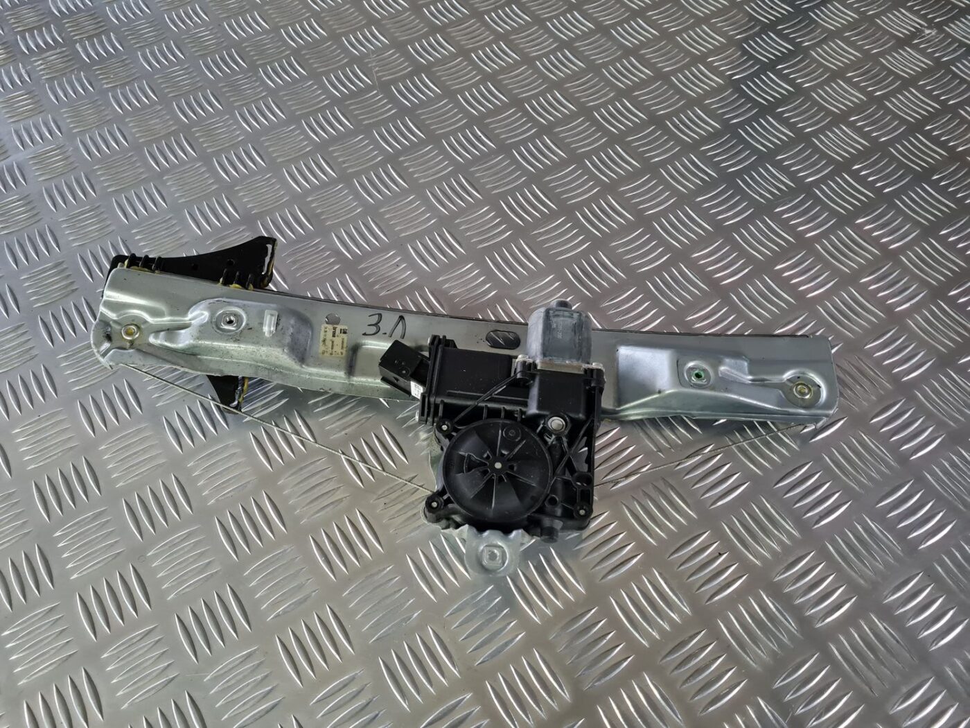 Stikla pacelšanas mehānisms aizmugurējais kreisais priekš OPEL INSIGNIA 2016 2 Stikla pacelšanas mehānisms aizmugurējais kreisais priekš OPEL INSIGNIA 2016