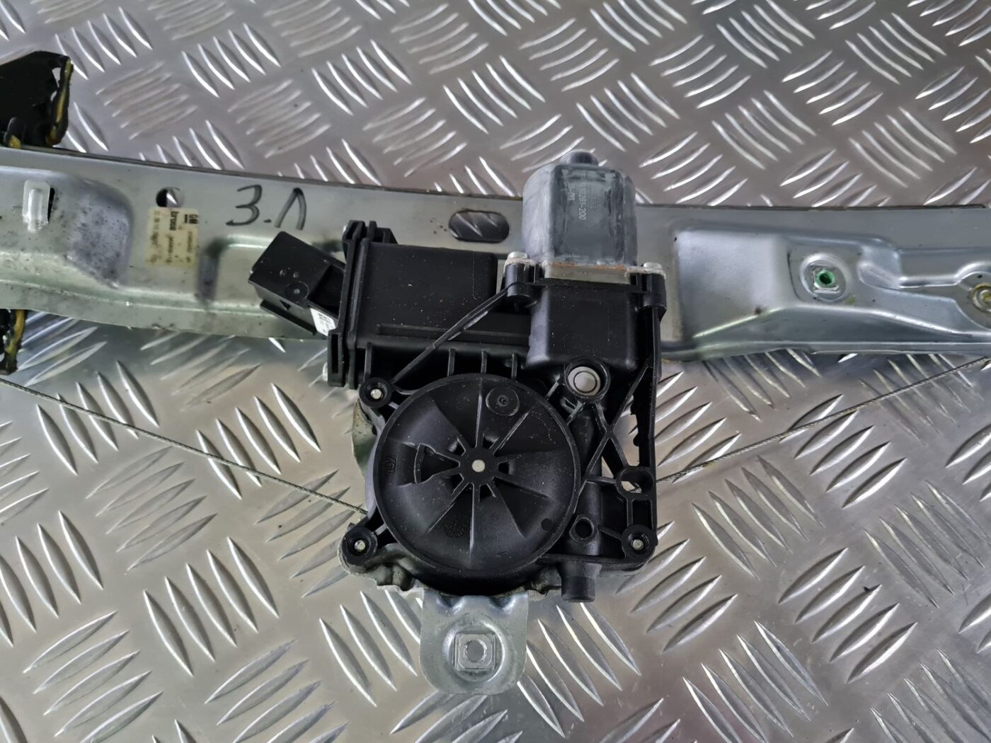 Stikla pacelšanas mehānisms aizmugurējais kreisais priekš OPEL INSIGNIA 2016 3 Stikla pacelšanas mehānisms aizmugurējais kreisais priekš OPEL INSIGNIA 2016