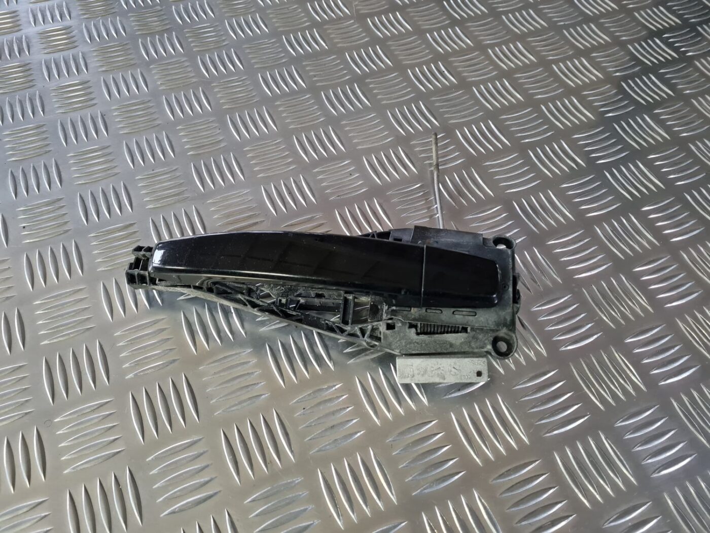 Priekšējāis labais durvju rokturis priekš OPEL INSIGNIA 2016 1 Priekšējāis labais durvju rokturis priekš OPEL INSIGNIA 2016