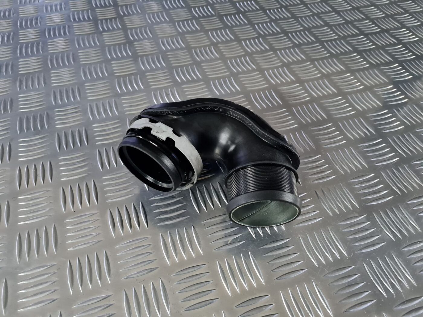 Interkulera caurule priekš OPEL INSIGNIA 2016 2 Interkulera caurule priekš OPEL INSIGNIA 2016